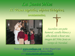 La Santa Misa II. Vasos sagrados, objetos litúrgicos, ornamentos. Sacerdote con paño humeral, casulla blanca y alba dando a besar una imagen del Niño Jesús en tiempo.